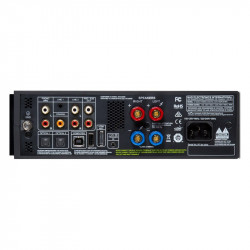 NAD D 3045, panel trasero en posición horizontal, con phono MM, líneas, coaxial, ópticas, USB, HDMI ARC, PRE/SUB OUT y bornes de