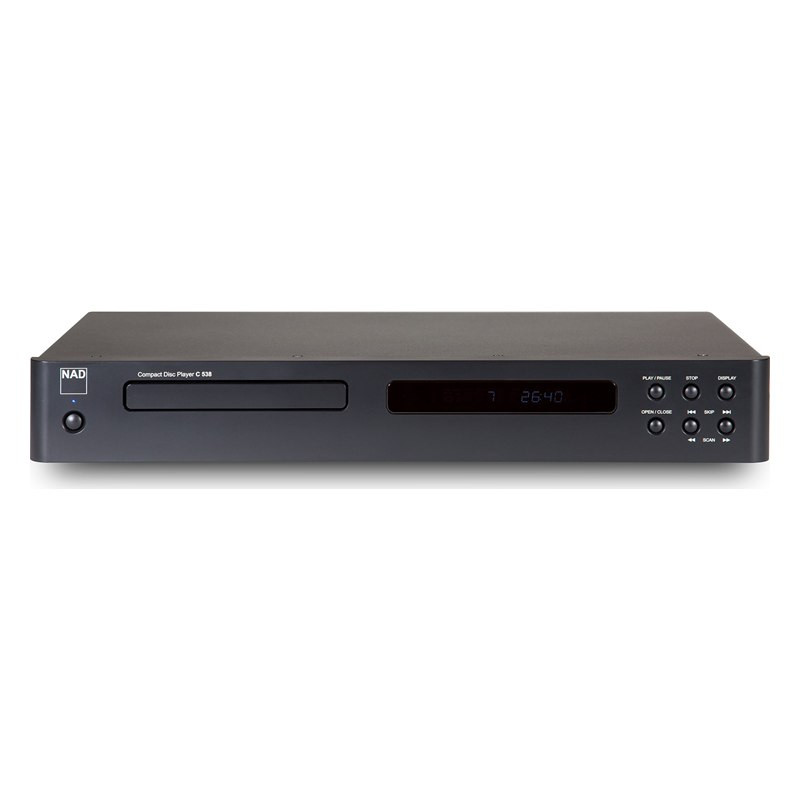 NAD C 538, frontal en negro con la bandeja de disco, la pantalla y los botones de reproducción