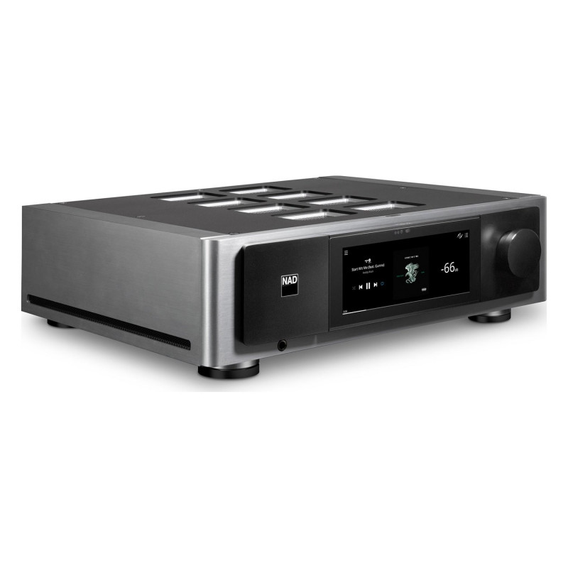 NAD M33 V2, vista de tres cuartos desde la derecha, con la pantalla táctil encendida, el mando de volumen, la toma de auriculare