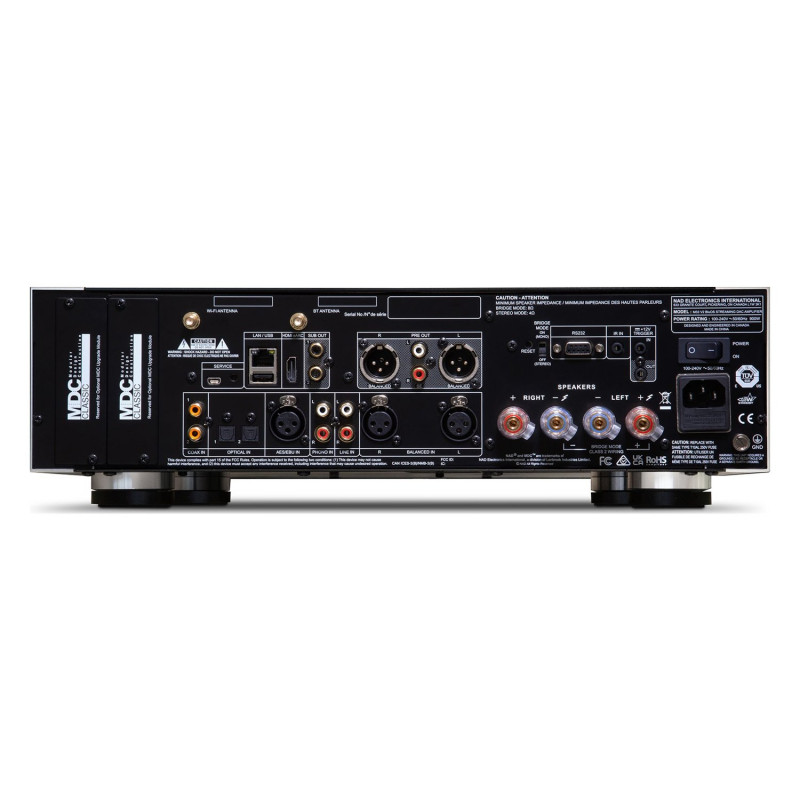 NAD M33 V2, panel trasero con dos ranuras MDC, LAN, USB, HDMI eARC, dos salidas de subwoofer, salidas de previo XLR y RCA, coaxi