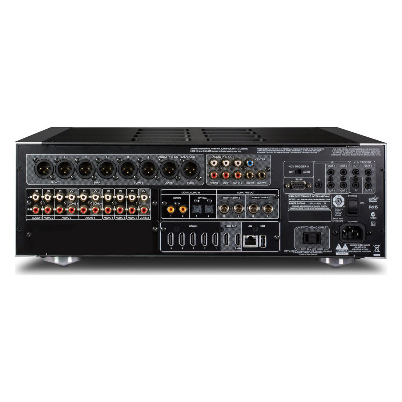 NAD M17 v2i, panel trasero con salidas de previo balanceadas y RCA, entradas analógicas, coaxiales y ópticas, 5 entradas y 2 sal