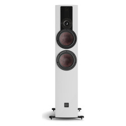 DALI RUBIKORE 6, vista frontal sin rejilla, con el tweeter híbrido y los dos woofers, blanco brillo