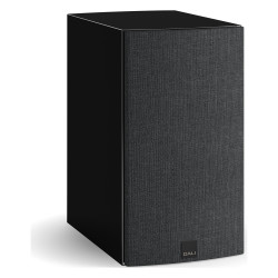 DALI RUBIKORE 2, vista de tres cuartos con la rejilla puesta, negro brillo