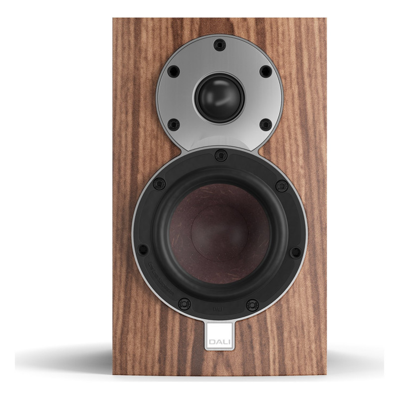DALI Menuet, vista frontal sin rejilla, con el tweeter de 28 mm y el woofer de 4,5″, nogal