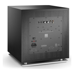 DALI SUB K-14 F, vista trasera de tres cuartos con el panel de conexiones y ajustes, negro