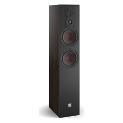 DALI Opticon 6 mk2, vista de tres cuartos sin rejilla, roble tabaco