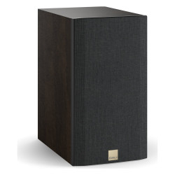 DALI Opticon 2 mk2, vista de tres cuartos con rejilla, roble tabaco