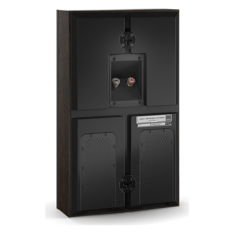 DALI Opticon LCR mk2, vista trasera de tres cuartos con los bornes y los anclajes de pared, roble tabaco