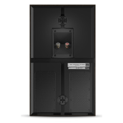 DALI Opticon LCR mk2, panel trasero con los bornes en un hueco y dos anclajes en cruz para colgarlo, roble tabaco
