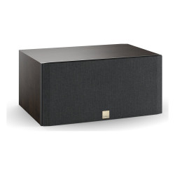 DALI Opticon VOKAL mk2, vista de tres cuartos con rejilla, roble tabaco