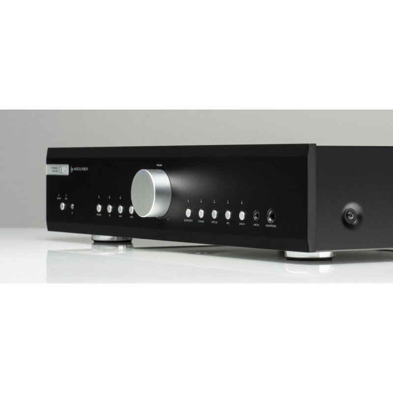 Musical Fidelity B1xi, vista en ángulo en negro