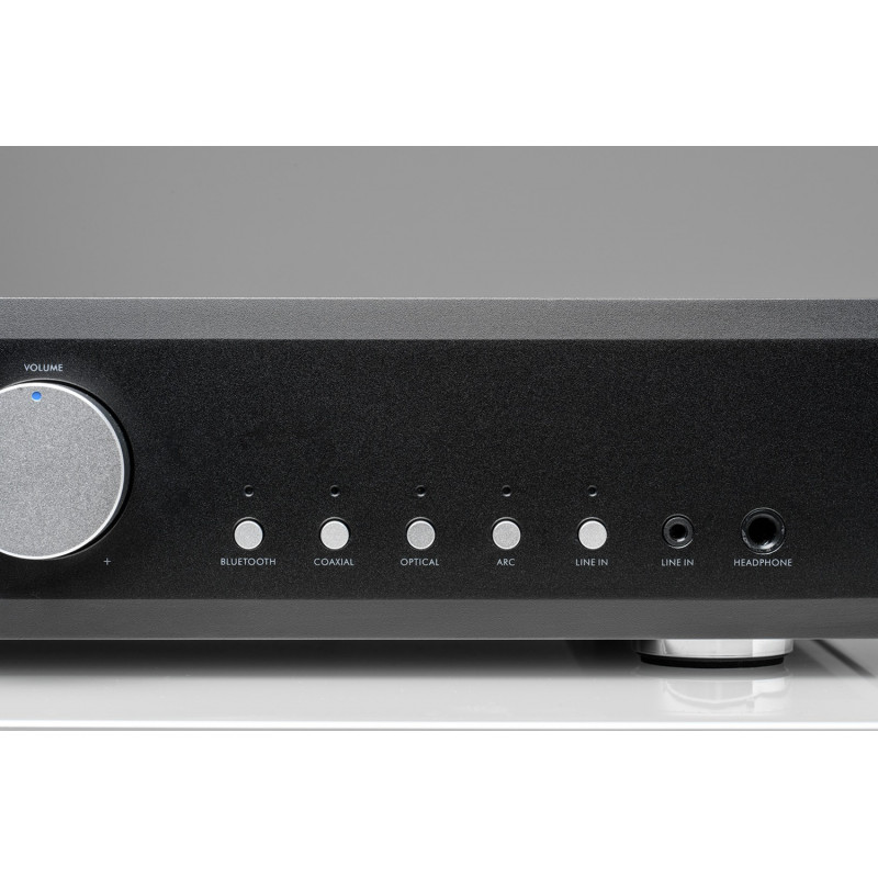 Musical Fidelity B1xi, detalle de los botones de entrada y las tomas frontales