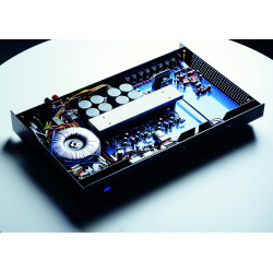 Musical Fidelity A1, por dentro, con el transformador toroidal