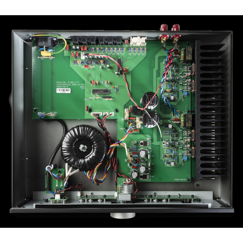 Musical Fidelity M2si, por dentro, con el transformador toroidal de 280 VA