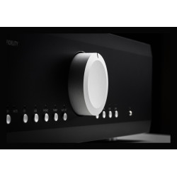 Musical Fidelity M5xi, detalle del mando de volumen y el selector de entradas