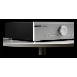 Musical Fidelity M5xi, vista en ángulo en plata