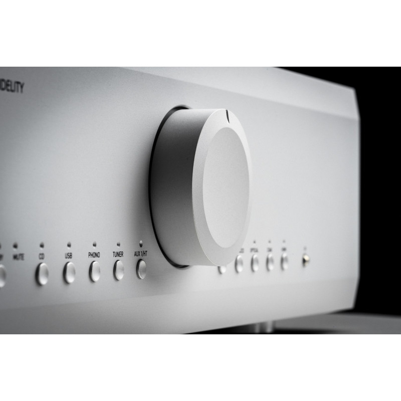 Musical Fidelity M6xi, detalle del mando de volumen y el selector de entradas