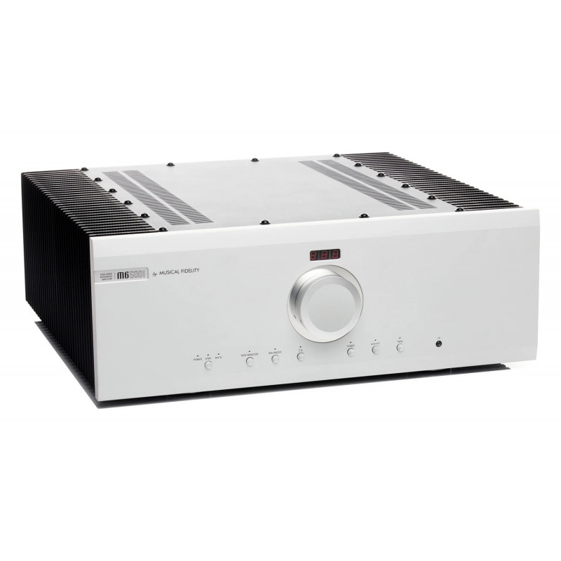 Musical Fidelity M6si500, vista en ángulo en plata