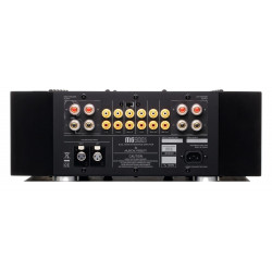 Musical Fidelity M6si500, panel trasero con XLR, cuatro RCA y dos juegos de bornes por canal