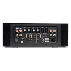 Musical Fidelity M8xi, panel trasero con XLR, RCA y entradas digitales