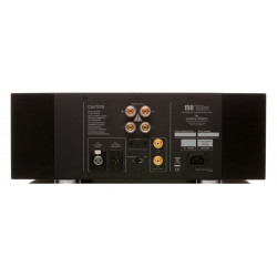Musical Fidelity M8s-700m, panel trasero con RCA, XLR, disparador y bornes