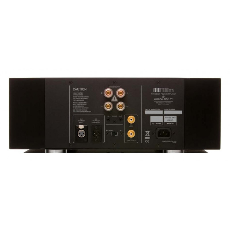Musical Fidelity M8s-700m, panel trasero con RCA, XLR, disparador y bornes