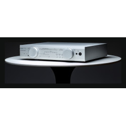 Musical Fidelity M8x DAC, vista en ángulo en plata