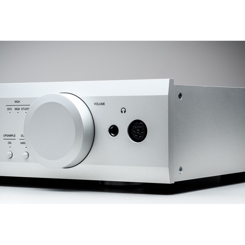 Musical Fidelity M8x DAC, detalle de las salidas de auriculares jack y XLR