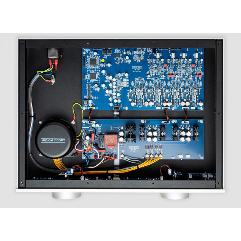 Musical Fidelity M8x DAC, interior con el transformador encapsulado y las placas balanceadas