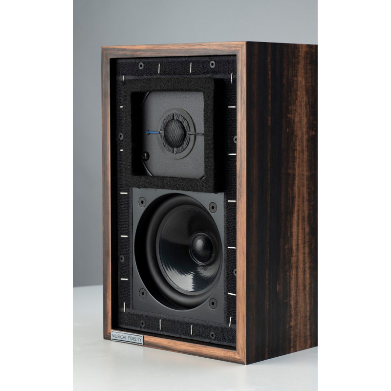 Musical Fidelity LS3/5A, en palisandro, en ángulo