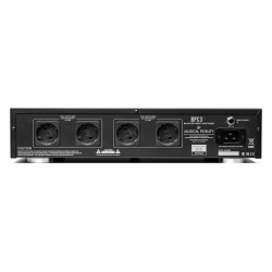 Musical Fidelity BPC3, panel trasero con 4 tomas en 2 zonas