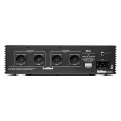 Musical Fidelity BPC5, panel trasero con 4 tomas en 2 zonas