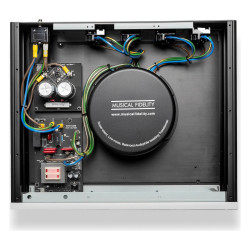 Musical Fidelity BPC5, interior con el transformador toroidal