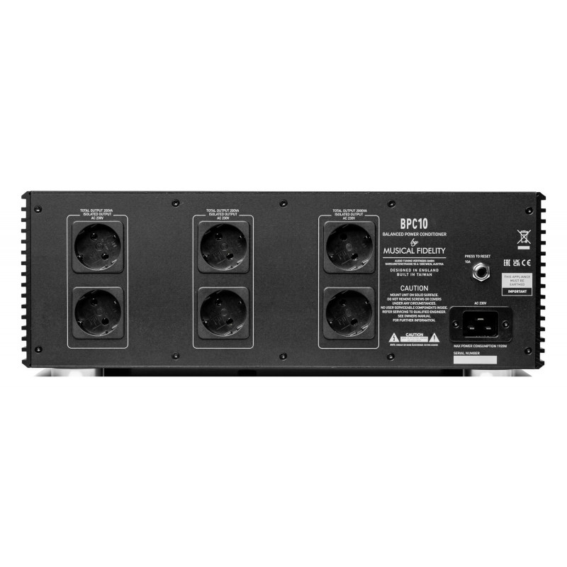 Musical Fidelity BPC10, panel trasero con 6 tomas en 3 zonas