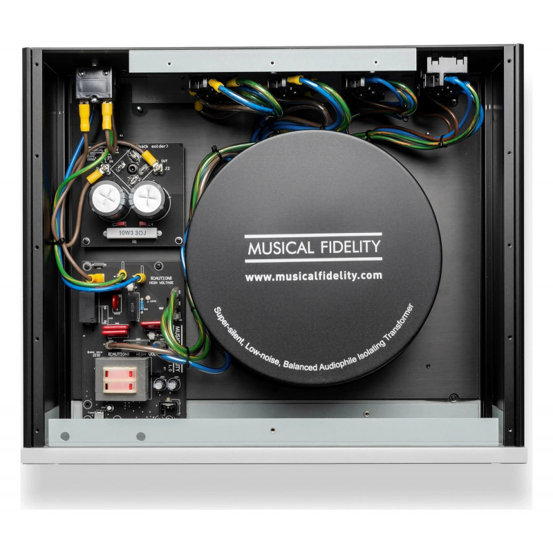 Musical Fidelity BPC16, interior con el transformador toroidal