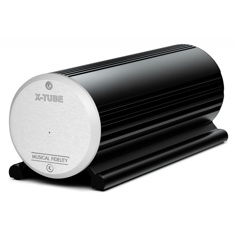 Musical Fidelity X-Tube, en ángulo, con el frontal de aluminio