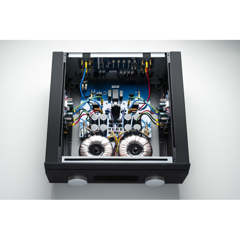 Musical Fidelity Nu-Vista 600.2, interior con los dos transformadores toroidales
