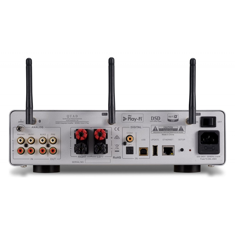 Quad Vena II Play, trasera con las conexiones y las antenas, plata