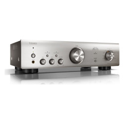 Denon PMA-600NE, vista en ángulo desde la izquierda en plata