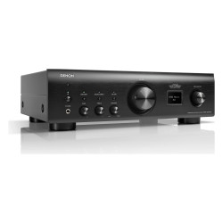 Denon PMA-900HNE, vista en ángulo en negro, sin reflejo
