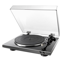 Denon DP-300F, vista en ángulo en negro, tapa levantada