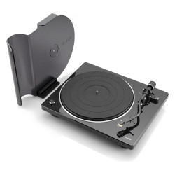 Denon DP-450USB, en negro con la tapa de pie como atril