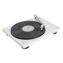 Denon DP-450USB, vista en ángulo en blanco con un disco