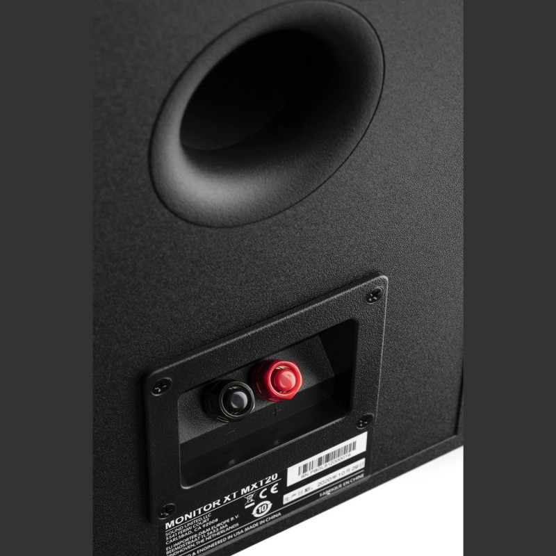 Polk Monitor XT20, trasera con puerto de graves y bornes