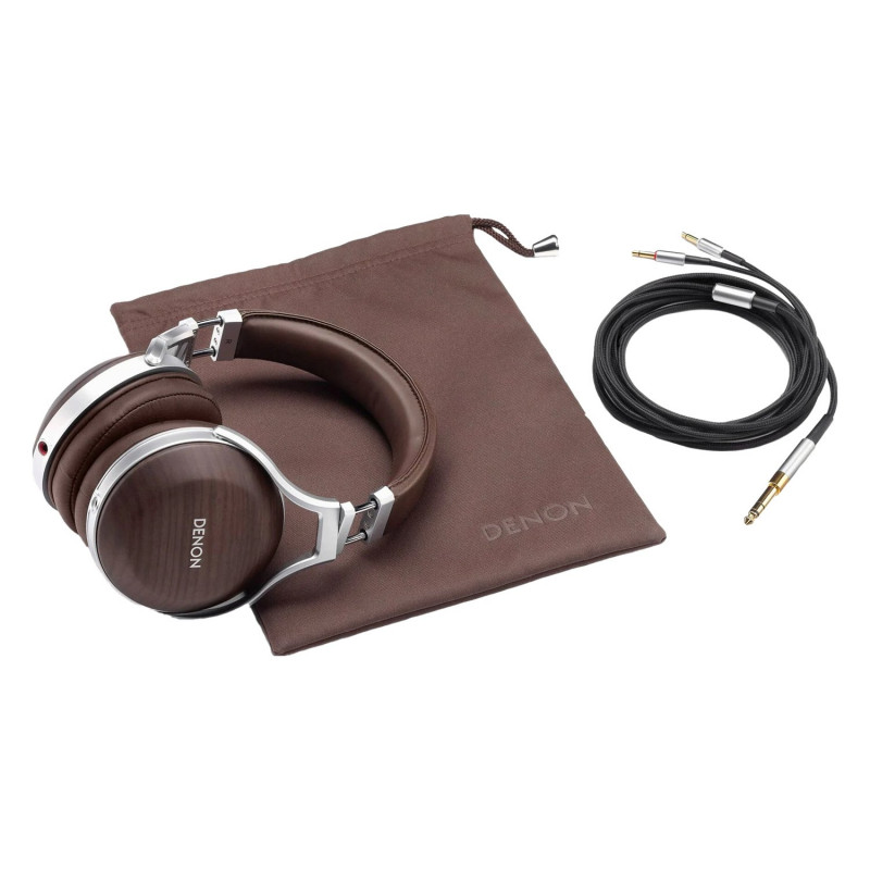 Denon AH-D5200, con la funda y el cable