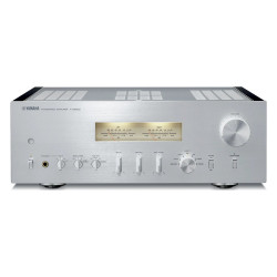 Yamaha A-S2200, vista frontal en plata con los medidores