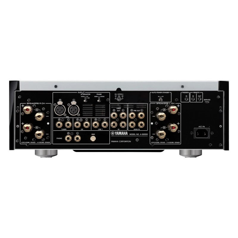 Yamaha A-S2200, panel trasero con entrada XLR, phono, Main In y Pre Out