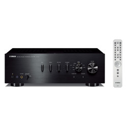 Yamaha A-S701, vista frontal en negro con el mando