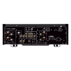 Yamaha R-N2000A, panel trasero con HDMI ARC, phono, entradas digitales y salidas de previo y subwoofer
