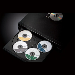 Yamaha CD-C603, carrusel de cinco discos con la bandeja abierta